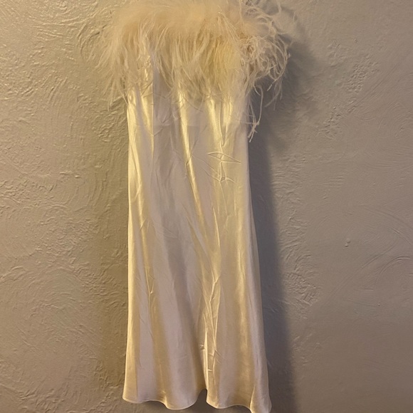 GILDA & PEARL
CAMILLE SILK AND FEATHER SLIP IVORY
Medium size new with tags - Picture 5 of 6